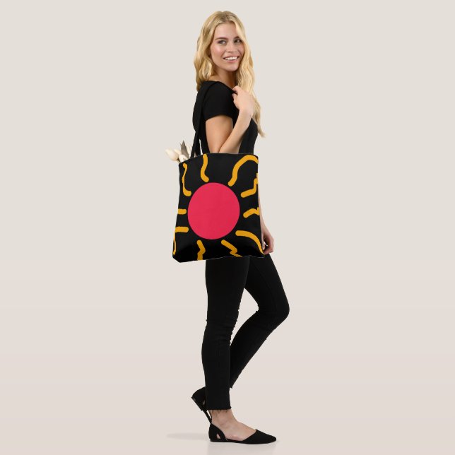 Cute sun tote bag (On Model)