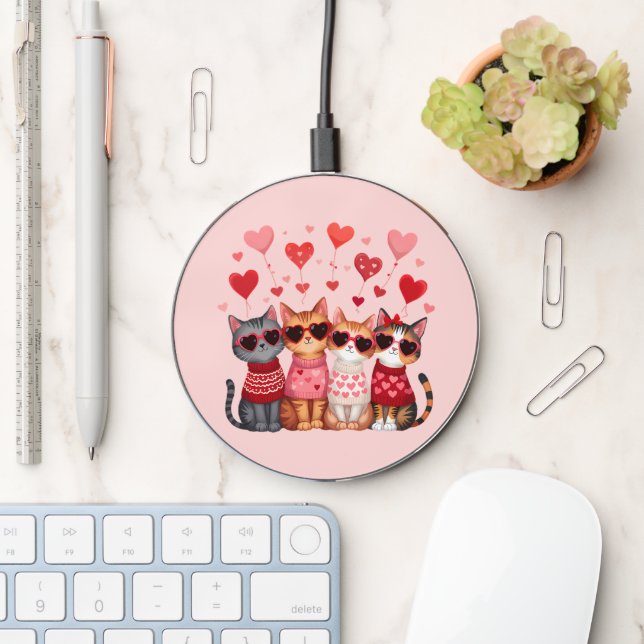 Cute Valentine Cats in Heart Sunglasses Wireless Charger (Desk)