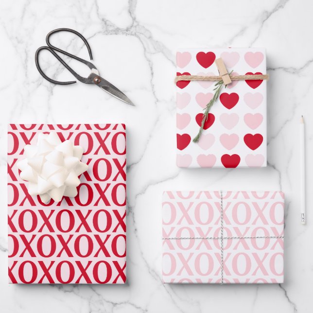 Cute Valentine Day XOXO Red And Pink Wrapping Paper Sheets (Front)