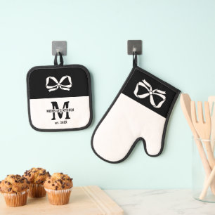 Cute Vintage Rustic Bow Monogram Family Name Oven Mitt & Pot Holder Set