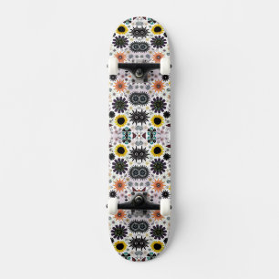 Cute vintage seamless flowers pattern skateboard