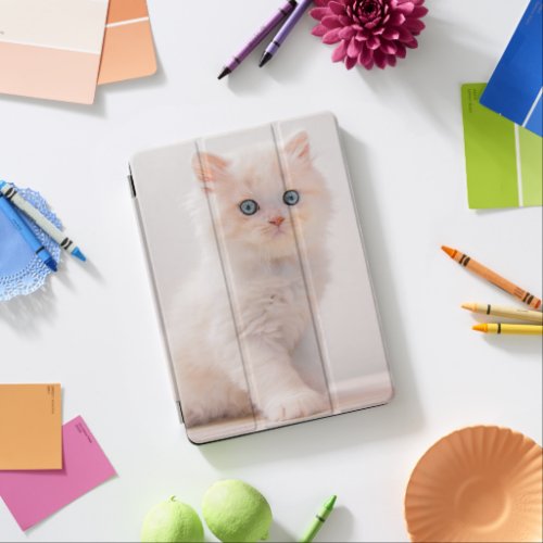 Cutest Baby Animals  Blue Eye Kitten iPad Air Cover