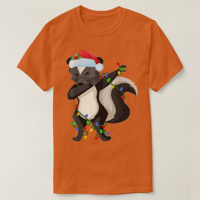 Dabbing Skunk Xmas Lights Funny Santa Skunk Christ T-Shirt (Design Front)
