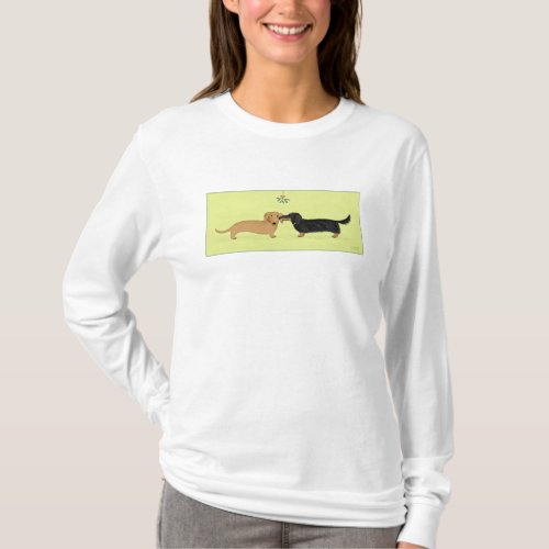 Dachshund Mistletoe Kiss _ Wiener Dog Christmas T_Shirt