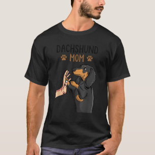 Dachshund Mom Funny Weenie Mama Dog Lover Women  T-Shirt
