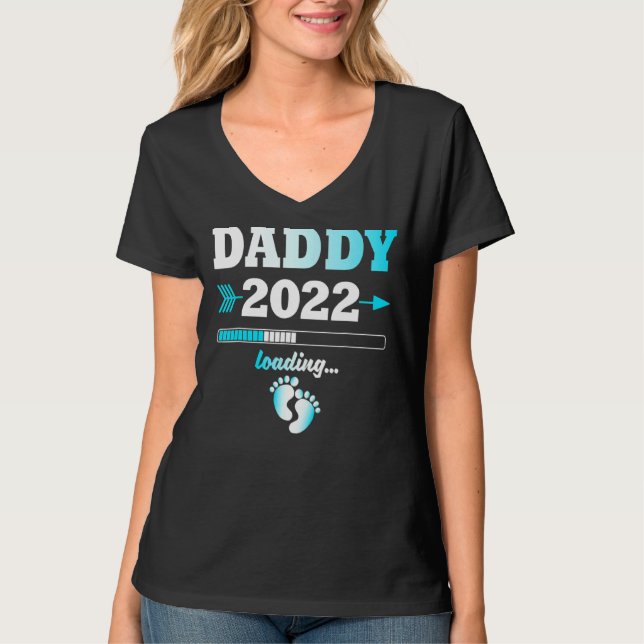 Daddy 2022 Loading Expectant Father Offspring  Men T-Shirt (Front)