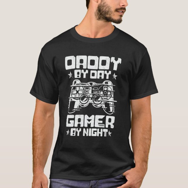 Daddy By Day Gamer By Night Funny Dad Jokes Gaming T-Shirt (Front)