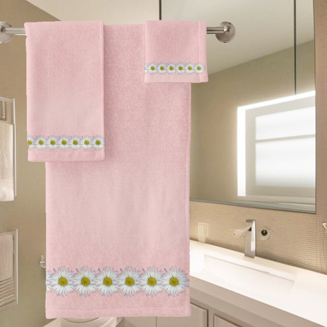 Daisies on pastel pink bath towel set (Creator Uploaded)