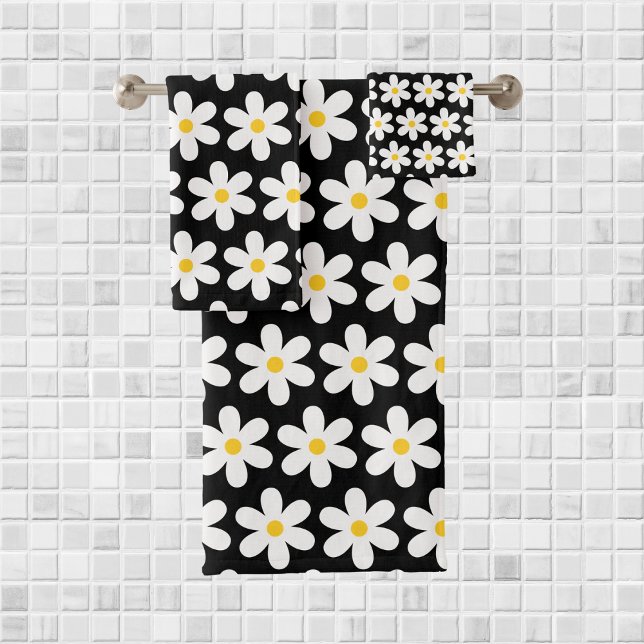 Daisies Retro Floral Pattern White Black Bath Towel Set (Creator Uploaded)