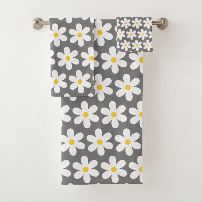 Daisies Retro Floral Pattern White Gray Bath Towel Set (Insitu)