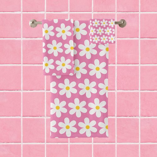 Daisies Retro Floral Pattern White Pink Bath Towel Set