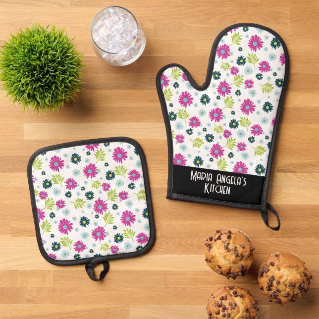 Daisies Whimsical Stylized Floral Flower Pattern Oven Mitt & Pot Holder Set (Top Down)