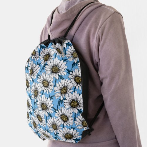 Daisies wild flowers on blue drawstring bag