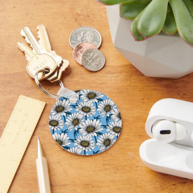 Daisies, wild flowers on blue keychain (Desk)