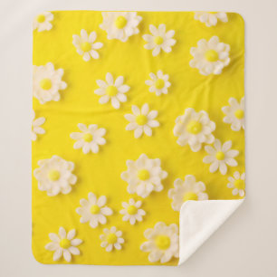 Daisies with a yellow background        sherpa blanket
