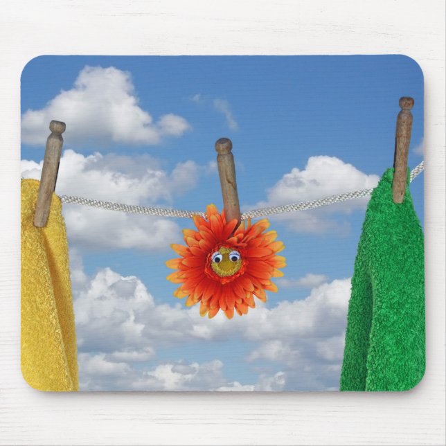Daisy and towels on clothesline mouse pad (Front)