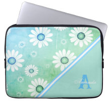 Daisy Blooms: Minimalist Floral Pattern