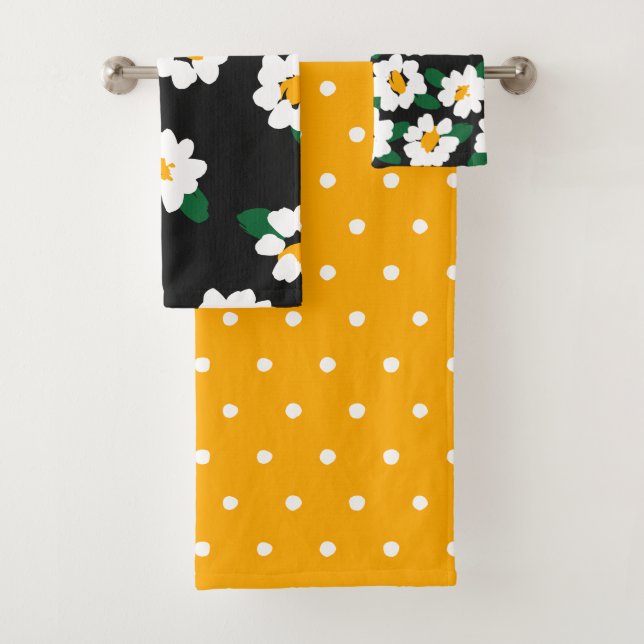 Daisy Flower Pattern Green Yellow Bold Bath Towel  (Insitu)