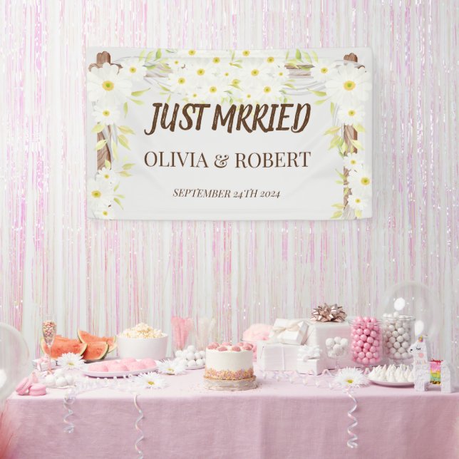 Daisy Just married wedding party wooden floral Banner (Party)