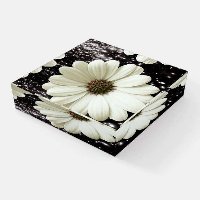 Daisy Paperweight (Angled)