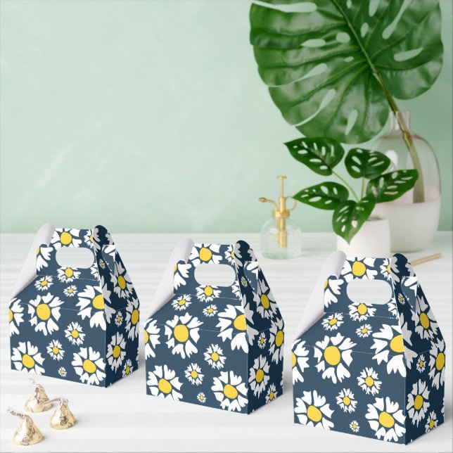 Daisy Pattern, Floral Pattern, White Daisies Favor Boxes (Multiple)