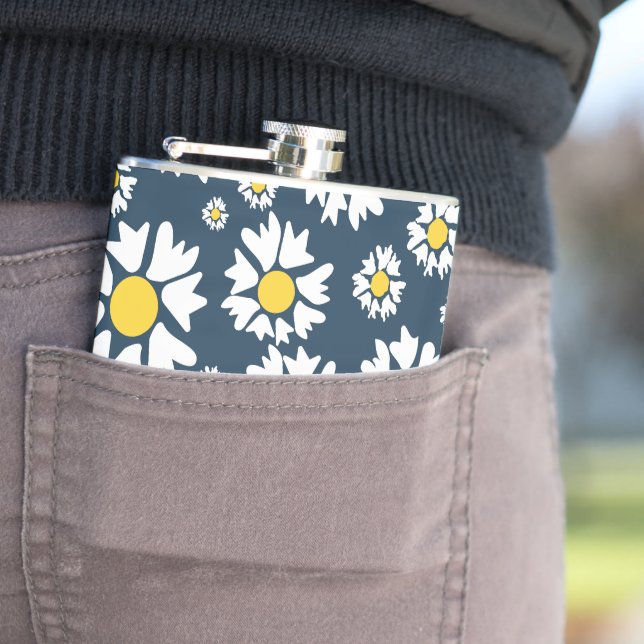 Daisy Pattern, Floral Pattern, White Daisies Flask (In Situ)