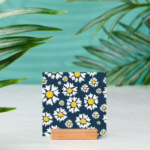 Daisy Pattern, Floral Pattern, White Daisies Holder