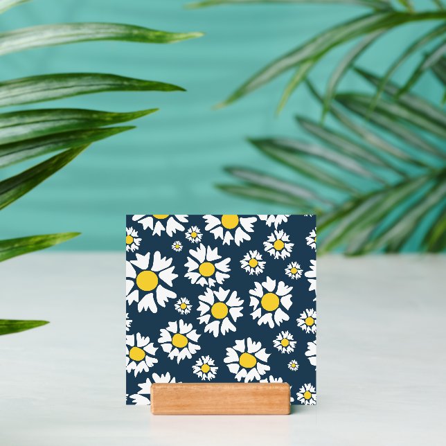 Daisy Pattern, Floral Pattern, White Daisies Holder (Insitu 2)