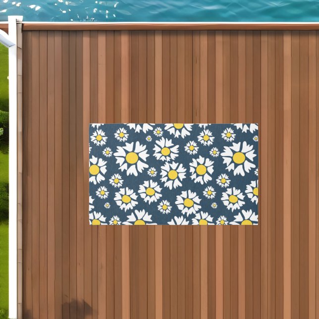 Daisy Pattern, Floral Pattern, White Daisies Outdoor Rug (Insitu (Outdoor 1))