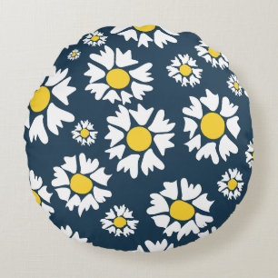 Daisy Pattern, Floral Pattern, White Daisies Round Pillow