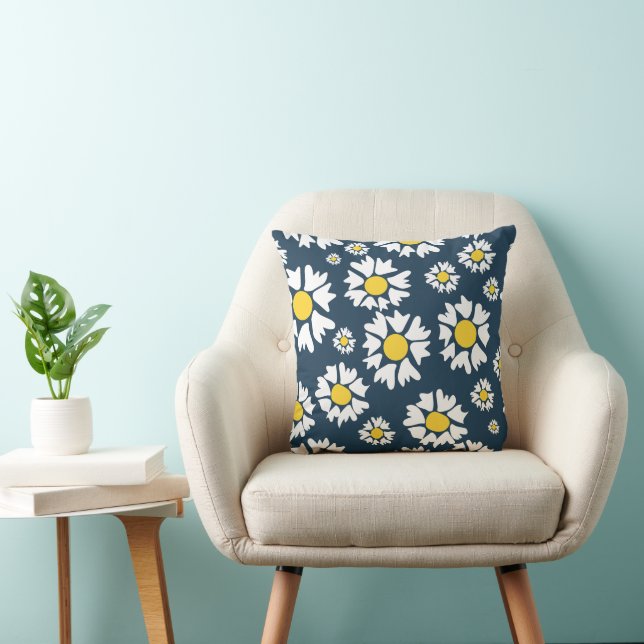 Daisy Pattern, Floral Pattern, White Daisies Throw Pillow (Chair)