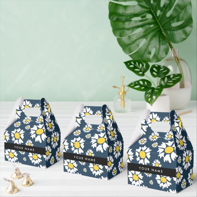Daisy Pattern, White Daisies, Your Name Favor Boxes (Multiple)