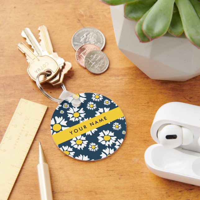 Daisy Pattern, White Daisies, Your Name Keychain (Desk)
