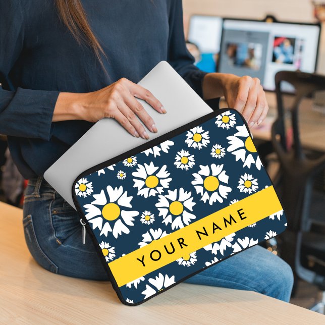 Daisy Pattern, White Daisies, Your Name Laptop Sleeve (Creator Uploaded)