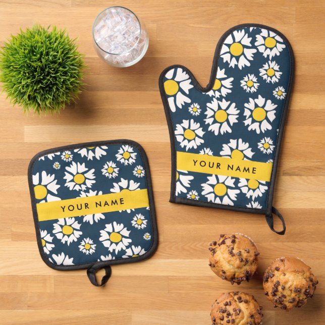 Daisy Pattern, White Daisies, Your Name Oven Mitt & Pot Holder Set (Top Down)