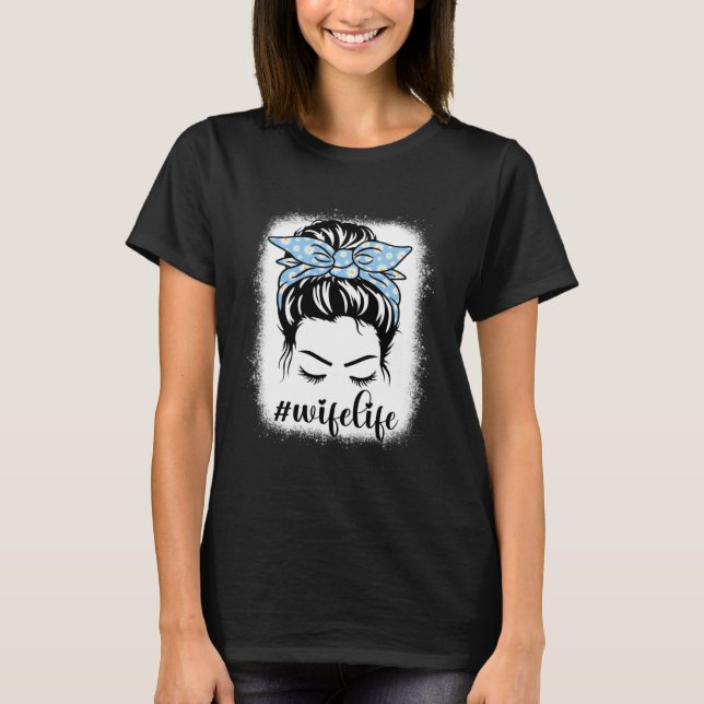Daisy Wife Life Messy Hair Bun Bleaches Mother s D T-Shirt (Front)