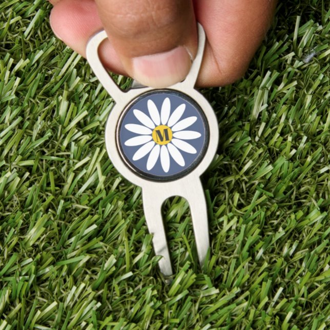 Daisy with initial divot tool (Creator Uploaded)