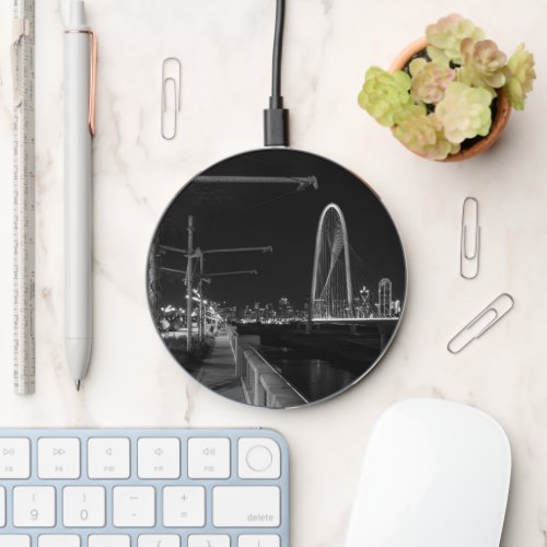 Dallas Evening Walk Grayscale Wireless Charger