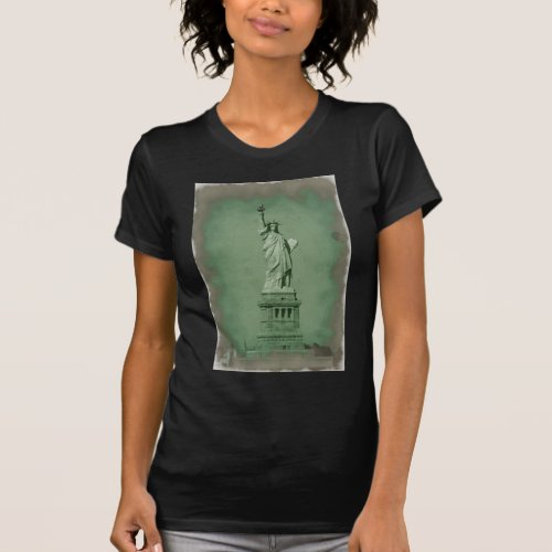 Damaged Photo Effect Statue of Liberty T_Shirt