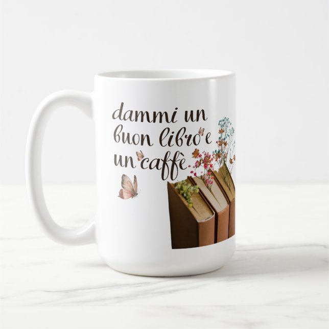 Dammi Un Buon Libro e Un Caffè tazza (Italian) Coffee Mug (Left)