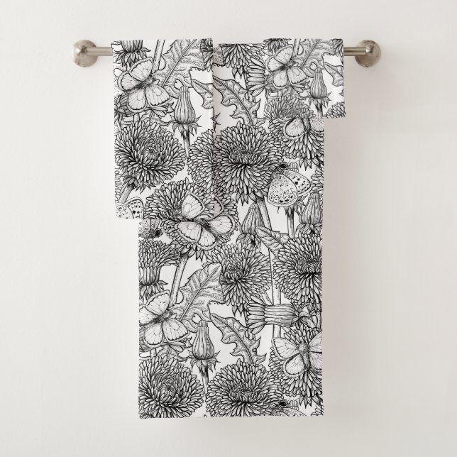 Dandelion meadow in black and white bath towel set (Insitu)