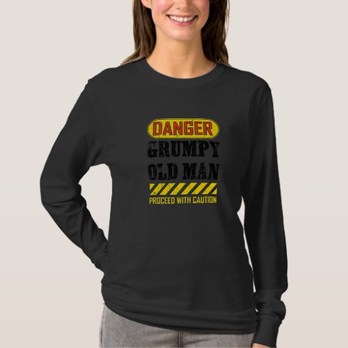 Danger Grumpy Old Man sarcastic Saying retirement T_Shirt