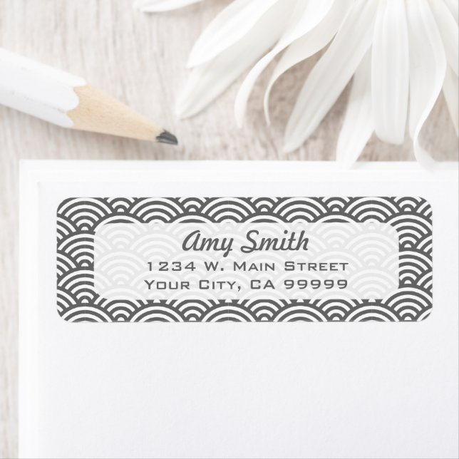 Dark Gray and White Geometric Circle Pattern Label (Insitu)