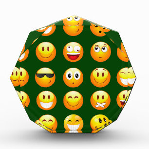 dark green emoji award