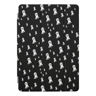 Dark Halloween Ghosts  iPad Pro Cover