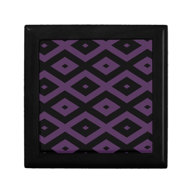 Dark purple and black diamond pattern gift box (Front)