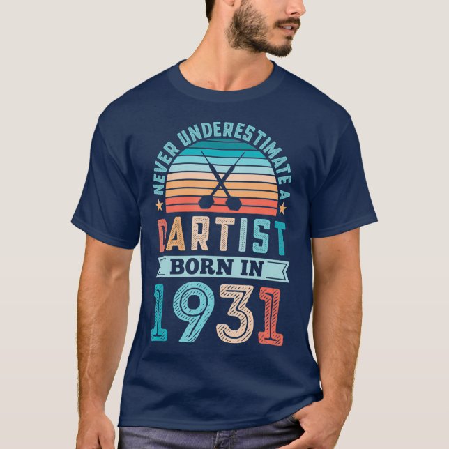 Dartist born 1931 Darts 90th Birthday Retro Gift T-Shirt (Front)