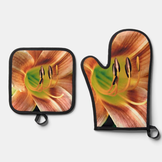 Daylily Macro Oven Mitt & Pot Holder Set (Front)