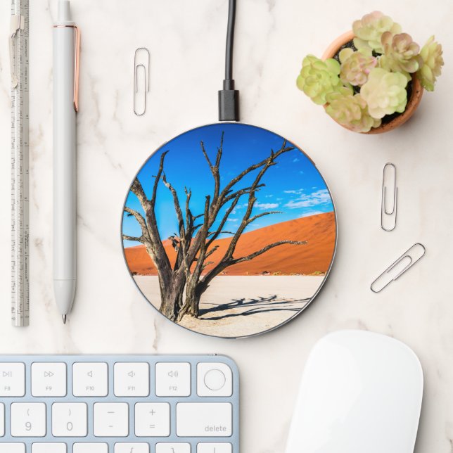 Dead tree in Deadvlei, Namibia Wireless Charger (Desk)
