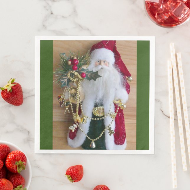 DECORATIVE CHRISTMAS SANTA PAPER DINNER NAPKINS (Insitu)